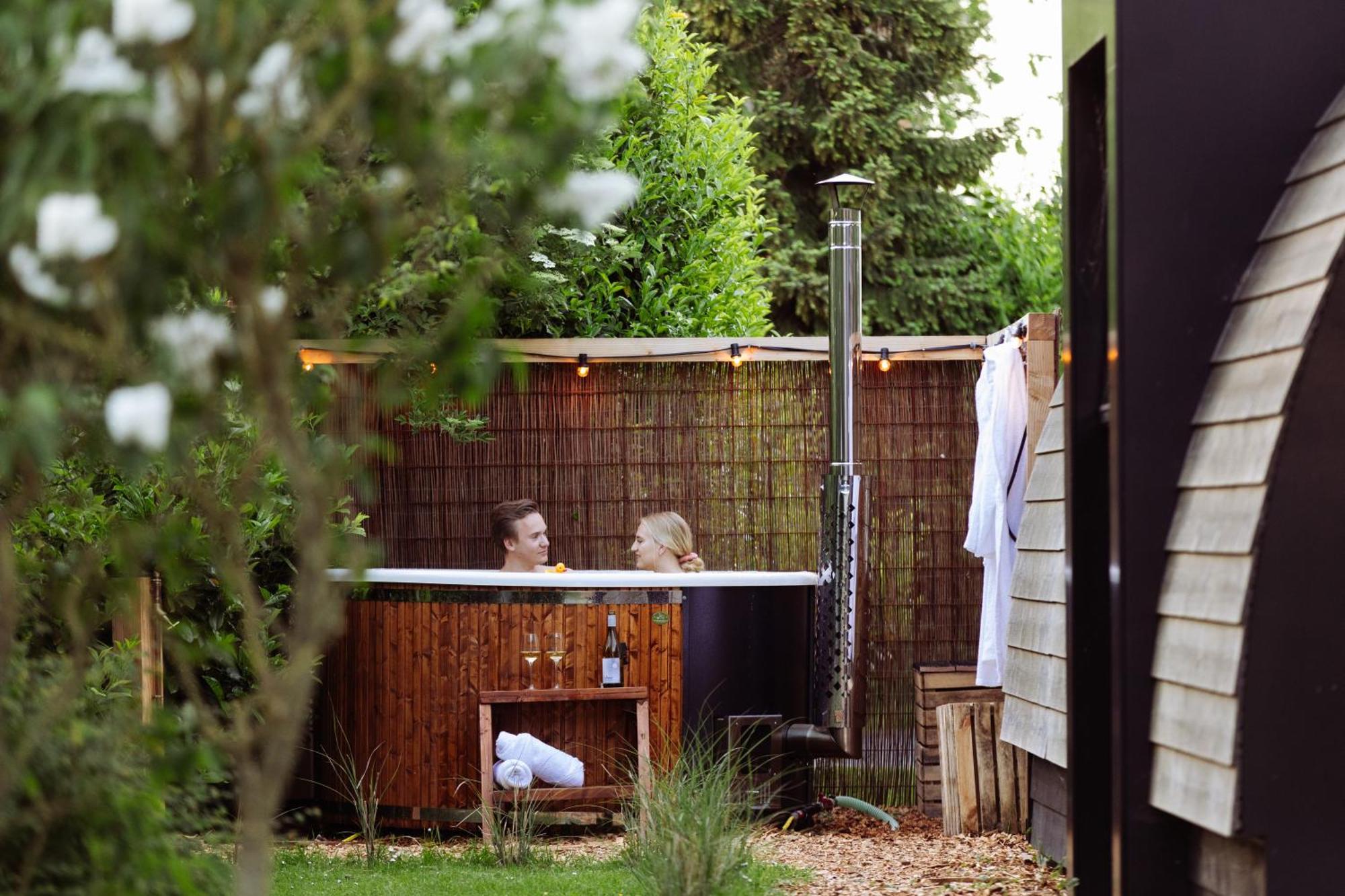 Pod Huisje Met Hottub Dokkum Bagian luar foto